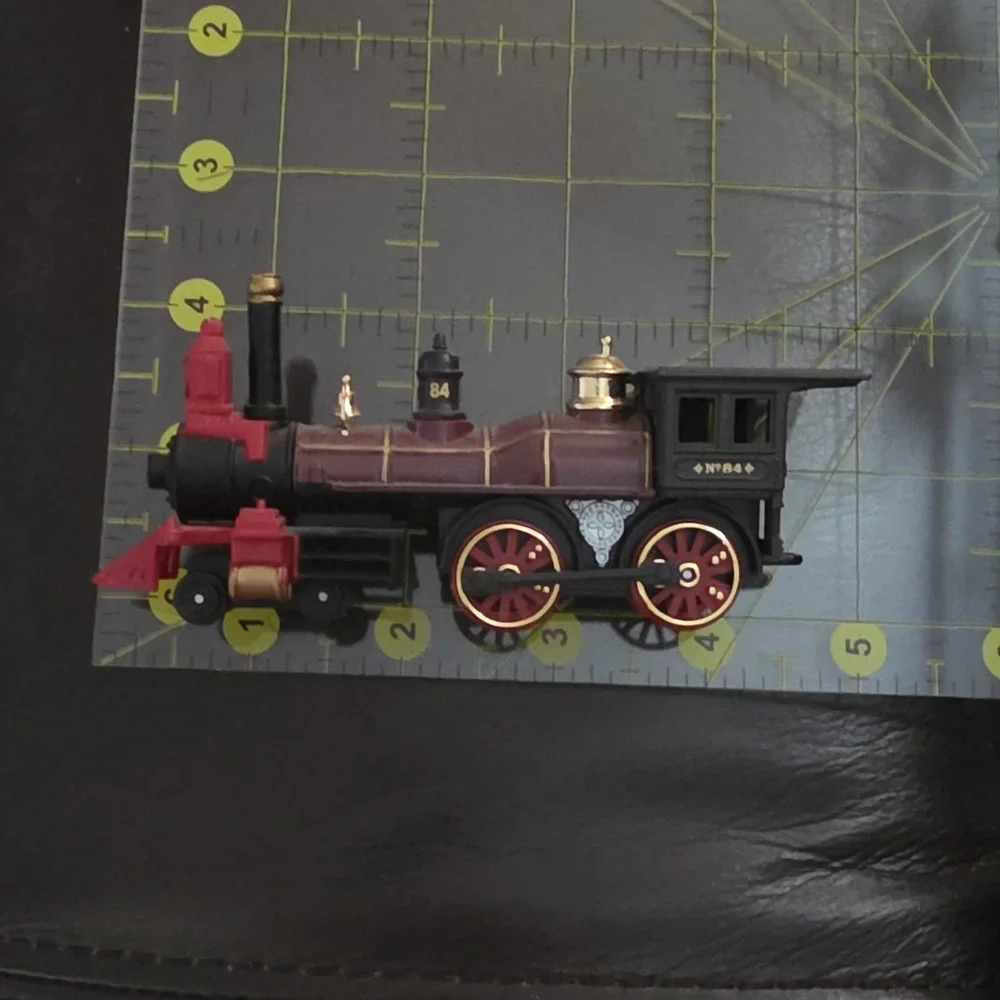 HO Gauge Steam Locomotive 4-4-0 No. 84 Red Black Gold Brown Plastic Model